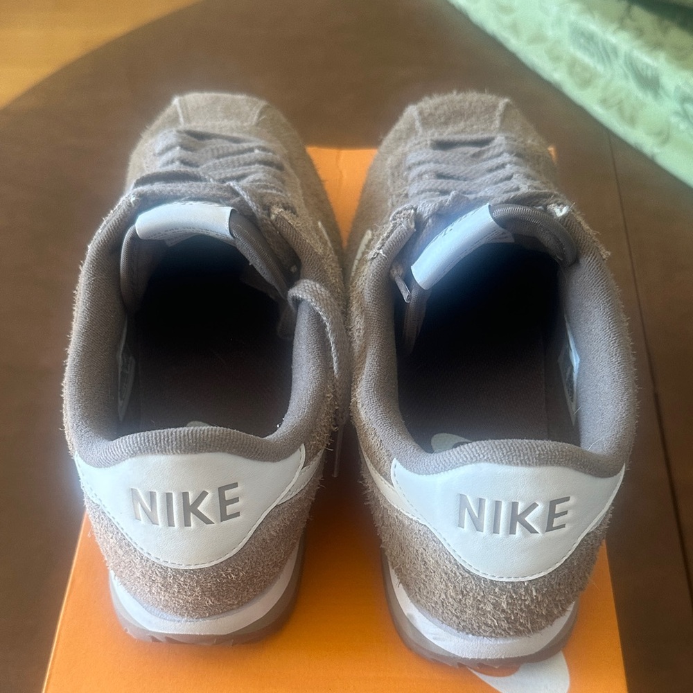 Nike Women’s Cortez Vintage style, tan suede white leather trim.  New in Box. - Picture 2 of 6